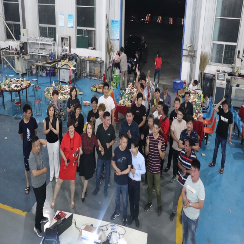 华彩门窗端五节员工会餐 华彩门窗端五节员工会餐